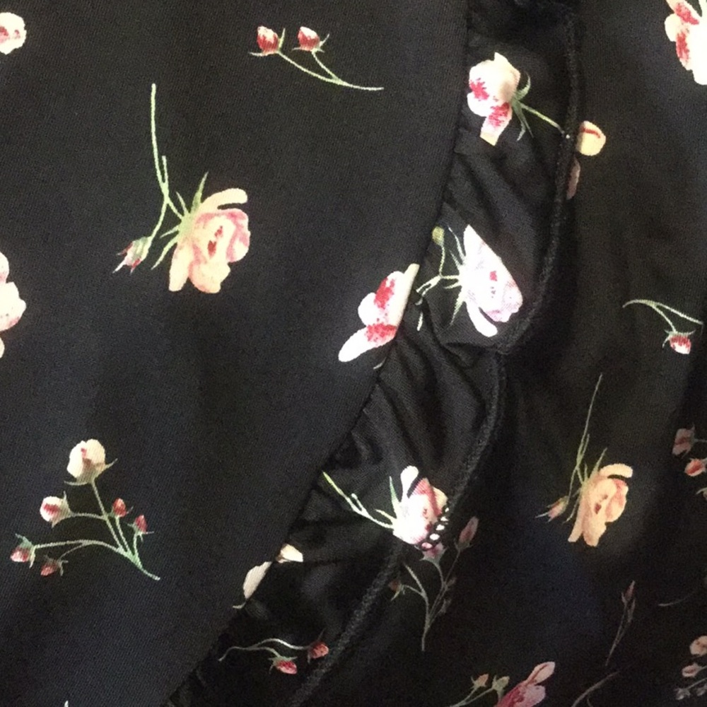 BLACK FLORAL SHORT SLEEVE TUNIC DRESS - Picture 7 of 8